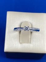 Women's white gold ring with Brill stones!