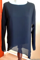 Kétrétegű, fekete muszlin felső.4o-42-es