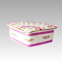 Legyező alakú Lefton China porcelán dobozka lila virágokkal, ékszeres vagy cukorkás doboz, bonbonier
