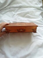 Népi motívumos fa ládika doboz lakkozott  festett