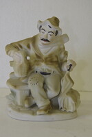Curtea de Arges Arpo padon ülő férfi, román porcelán figura A323