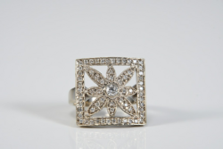 14 karátos fehérarany gyűrű természetes gyémántokkal 0,74 karát