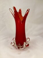 Vörös Sommerso Muránói üvegváza, amelyet a Seguso tervezett