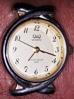 Jó állapotú Japán Q&Q MŰKÖDŐ kvarc quartz karóra SZÍJ NÉLKÜL 30 m vízhatlan a képek szerint