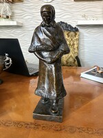 Csúcs Ferenc templomba menő,bronz szobor