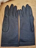 Hibátlan, fekete, műszálas női kesztyű hosszabb szárral, kb.7-es