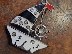 ZOMÁNCOS VITORLÁS KITŰZŐ JELVÉNY