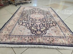 Állatmotívumos 128x190 kézi kashmír selyem perzsa szőnyeg MZ469