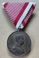 Ferenc József  Vitézségi bronz kitüntetés . Korai db , pótolt szalagon .  F2026