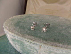 Fehérarany beszúrós fülbevaló pár hófehér brillekkel cca 0.36 ct