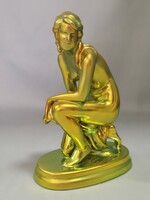 Zsolnay eozin térdelő női akt