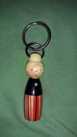 Retro trafikáru CCCP kulcstartó népviseletes mini kézzel FESTETT fababa figura a képek szerint