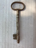 Nagyon régi,retro pince kulcs. Fellelt állapotban.Mérete: 11 cm hosszú.