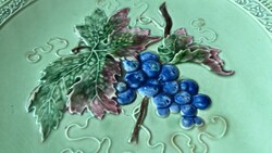 Festett dombor mintás szőlő motívumos sorszámozott 23 cm átmérőjű német porcelán tányér