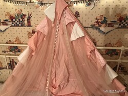 BALDACHIN - ALKUKÉPES - HÁZ ALAKÚ - LENVÁSZON - TÜLL - 135 x 120 x 120 cm  - NÉMET