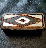 Antik teknőspáncél, gyöngyház berakásos szaru doboz, tubákos