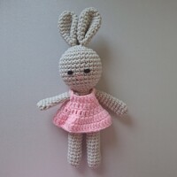 Horgolt amigurumi nyuszi lány