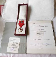 A Munka Érdemrend ezüst fokozata igazolványokkal kitüntetés