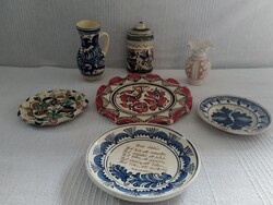 Egyben 7 db Korondi kerámia,4 tányér, 1 bokály, 1 fedeles edény, 1970-1980 közötti, jelzett
