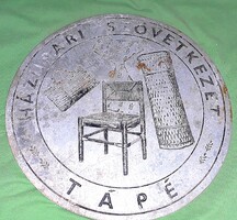 Régi HÁZI IPARI SZÖVETKEZET-TÁPÉ fém vésett festett céges fali utcai körtábla 25 cm a képek szerint