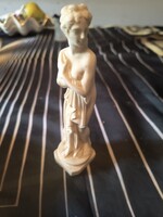 Alabástrom női szobor