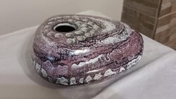 Iparművészeti ikebana, kavics váza lila mintás