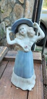 Kalapos lány kék szoknyában” 18 cm. porcelán szobor.