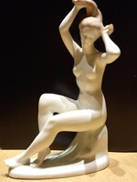 Aquincumi porcelán fésülködő akt.