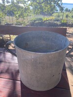 Régi bádog,vagy horganyzott  lemez fazék,mosófazék.Paraszti dekoráció.Jó állapotban.30 cm magas.
