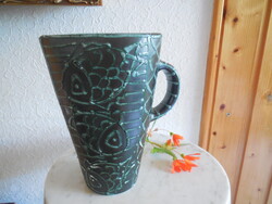 Gorka Géza  - Halas  váza  , füles , jelzett  - fehér aljú -  magassága 20 cm - jó állapotú