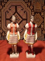 2 DB, KÉZZEL FESTETT HOLLÓHÁZI PORCELÁN NÉPVISELETES LÁNY FIGURA (G26)