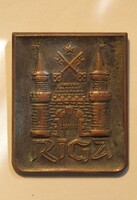 Riga (Rigz) város címerével díszített bronz  plakett