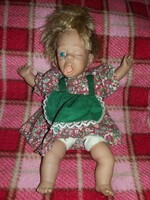 Minőségi vintage nagyon aranyos grimaszbaba művészbaba 25 cm a képek szerint