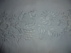 Vintage hófehérrel dúsan hímzett díszpárna - sosem használt
