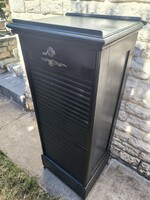 Lingel irikasàg rattartó szekrény tetején felolvasó,könyv kotta tartó . Kulccsal zárható gurulós!