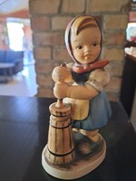 Friedel Bavaria vintage német porcelán figura szobor nipp vajköpülő kislány