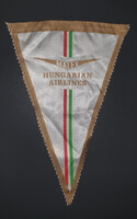 Hivatalos, 1960-as évekbeli kétoldalas, MALÉV, asztali selyem zászló (Hungarian Airlines)