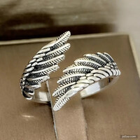 ANGYALSZÁRNYAS GYŰRŰ ÁLLÍTHATÓ , TIBETI EZÜSTBŐL. KÉRNÉM HOGY ÓVATOSAN TÖRTÉNJEN AZ ÁLLÍTÁS.