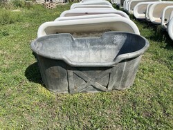 Ón fürdőkád ix merevítő az oldalán korához képest jó állapotú.