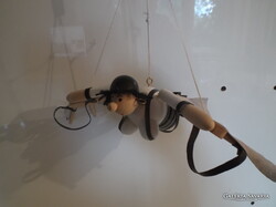 SZOBOR - REPÜLŐ HÖLGY - FA - 30 x 15 x 6 cm -  RUGÓ 40 cm - KÉZMŰVES - OSZTRÁK - SZÉP ÁLLAPOT