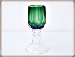 Antik, zöld színű, 8 lapra csiszolt fejű, talpas kristály pohár