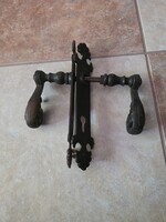 Kovácsoltvas kapú kilincs