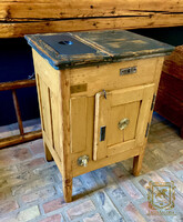 Vintage stílusú teljesen felújított antik hűtőszekrény, jégszekrény