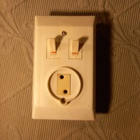 Retro CCCP falba süllyeszthető dupla villanykapcsolós konnektor