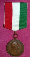1917. IV. Károly Vitézségi Bronz Érem Kitüntetés FORTITUDINI MODERN SZALAGGAL a képek szerint