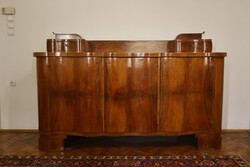 Ívelt frontú háromrészes tárolószekrény, komód