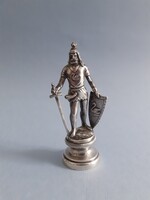 Középkori vitéz szobrocska, 8,5 cm magas, tömör ezüst