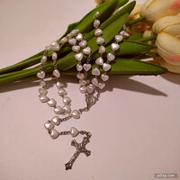 FEHÉR SZÍVECSKÉS RÓZSAFÜZÉR , 57 cm NYAKLÁNCNAK IS LEHET HASZNÁLNI, A SZÍVECSKE 0.7 cm SZÉLES.