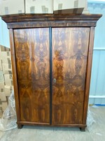 Gyönyörű diófa ruhásszekrény