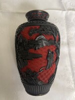 Antik kínai cinóber faragott vörös és fekete lakk váza  17cm magas.